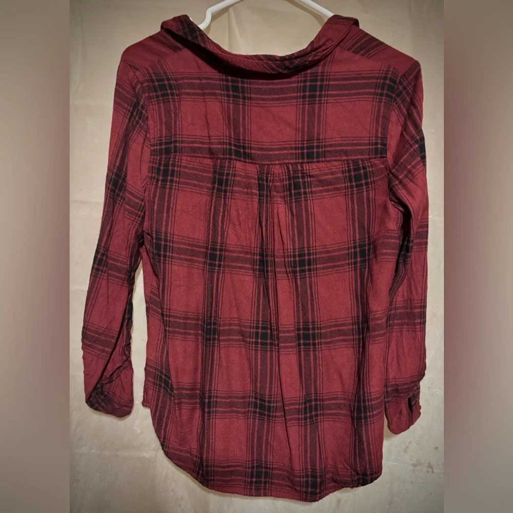 Guess 100% Rayon-Fitted Red and Black Plaid Shirt-Size Small - Picture 6 of 7